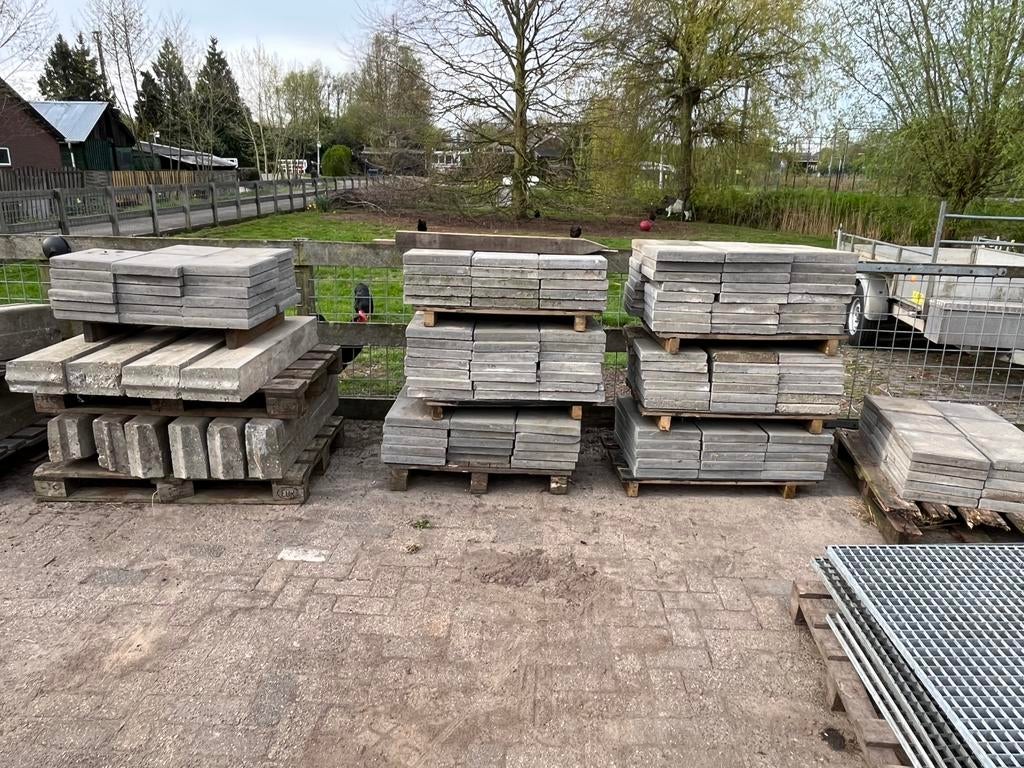Trottoirbanden en stoeptegels, Tuin en Terras, Tegels en Klinkers, Ophalen, Gebruikt, Beton, Overige typen