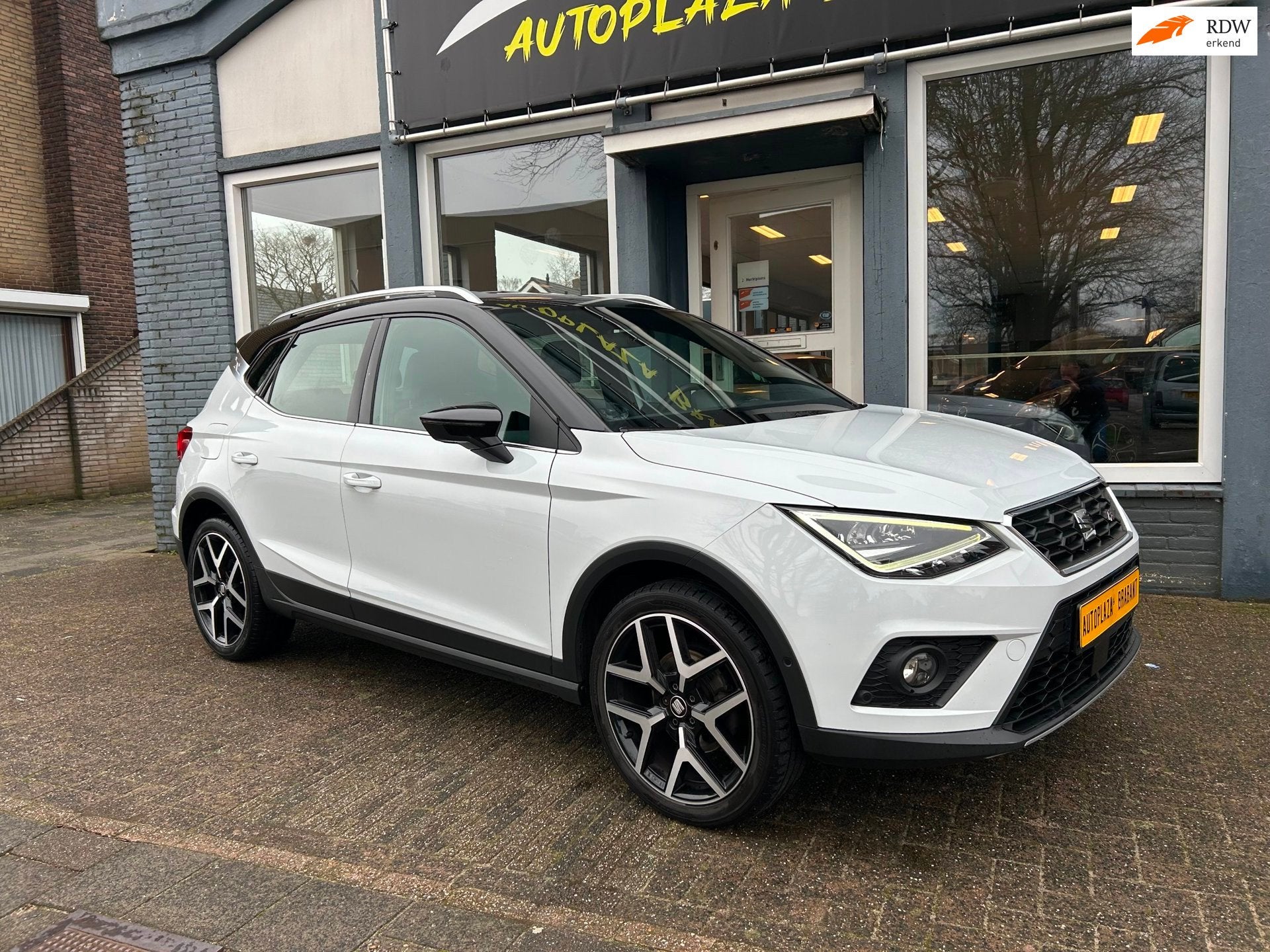 SEAT Arona 1.0 TSI FR / CLIMAT / ACHTERUIT RIJ CAMERA / NAVI, Auto's, Voorwielaandrijving, Dealer onderhouden, Gebruikt, CNG (Aardgas)