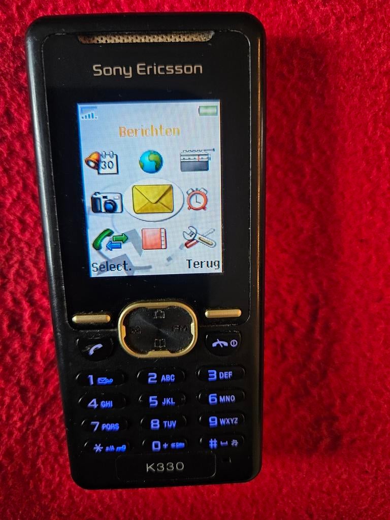 Bijna gratis Als Nieuw Sony telefoon model k330, met usb €10, Telecommunicatie, Mobiele telefoons | Sony, Zwart, Overige systemen