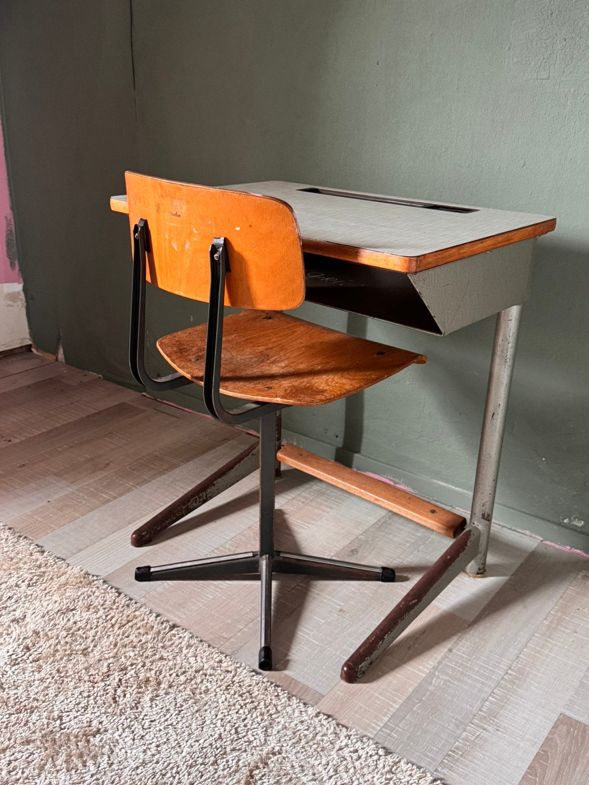 Schooltafel stoel vintage, Kinderen en Baby's, Kinderkamer | Tafels en Stoelen, Ophalen, Gebruikt, Tafel(s) en Stoel(en)