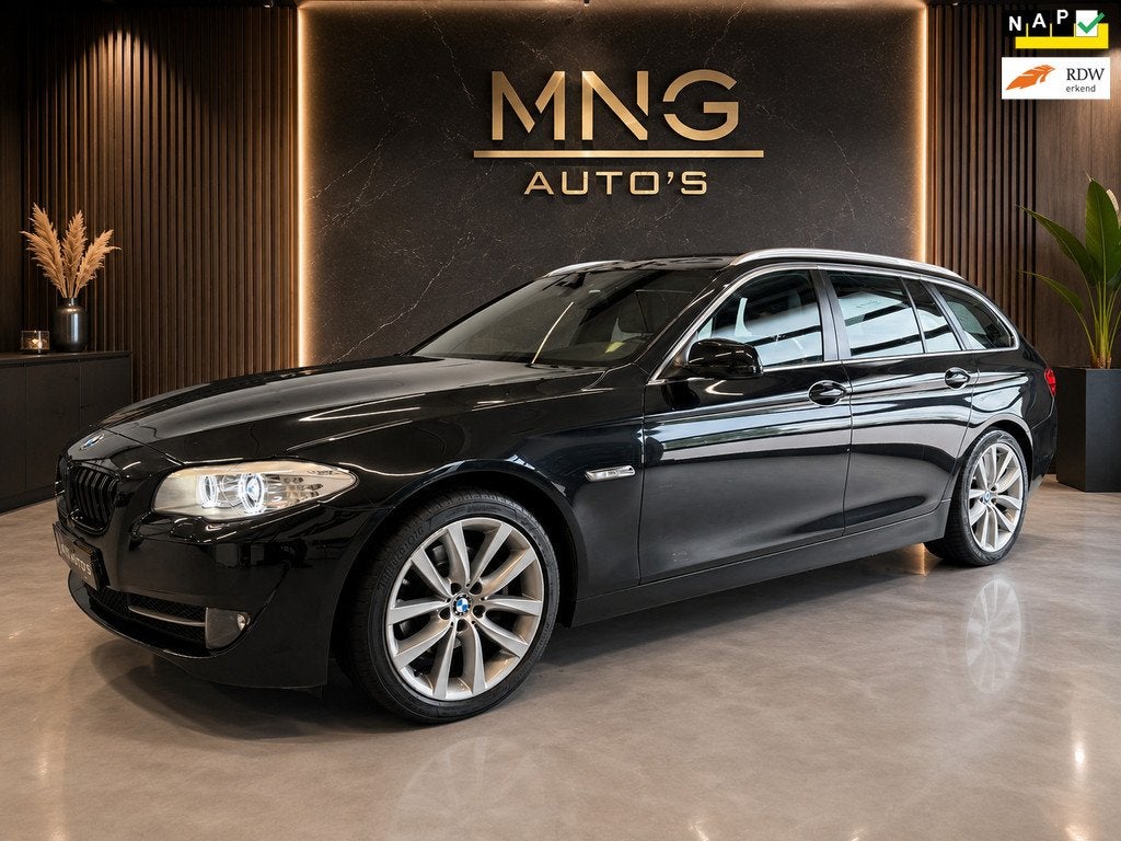 BMW 5-serie Touring 523i|6 Cilinder|Leder|Flippers|NL|NAP|, Euro 5, Achterwielaandrijving, Gebruikt, Zwart