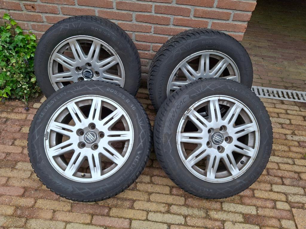 Winterbanden Volvo V40 205/55 R16, Auto-onderdelen, Banden en Velgen, Ophalen, Gebruikt, 16 inch, Banden en Velgen