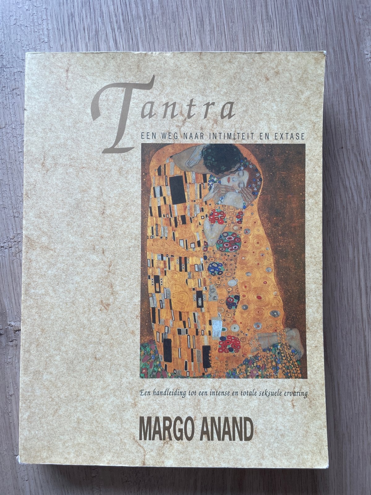Tantra: Een weg naar intimiteit en extase - Margo Anand, Gelezen, Spiritualiteit algemeen, Ophalen of Verzenden, Instructieboek