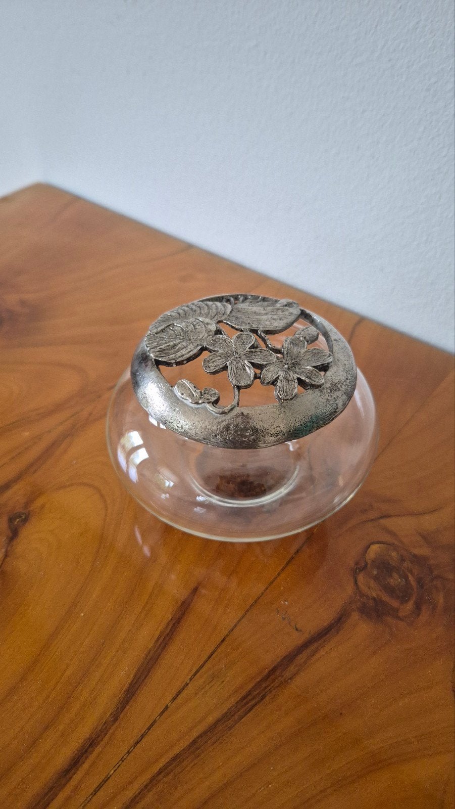 Vintage glazen potpourri- of potje met een bewerkt tinnen de, Ophalen of Verzenden, Aardewerk, Schaal of Schalen