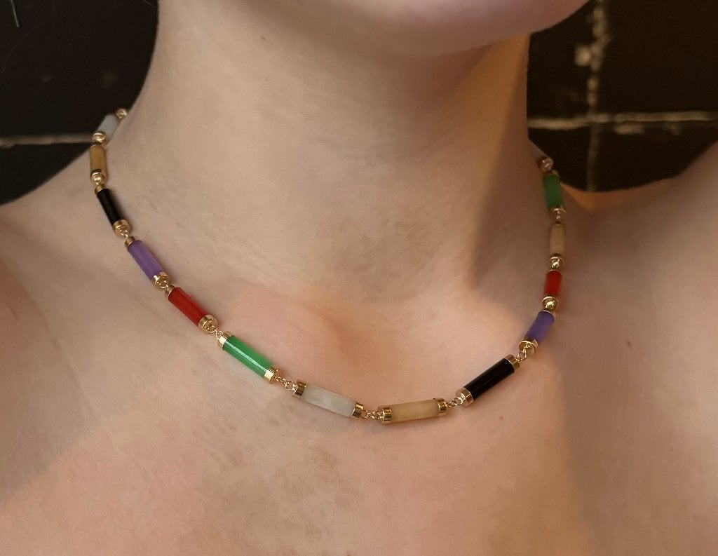 Jade nefriet ketting kleurrijk 14k gouden slot fraai dames, Voordeelsieraden, Ophalen of Verzenden, Zo goed als nieuw, Met edelsteen