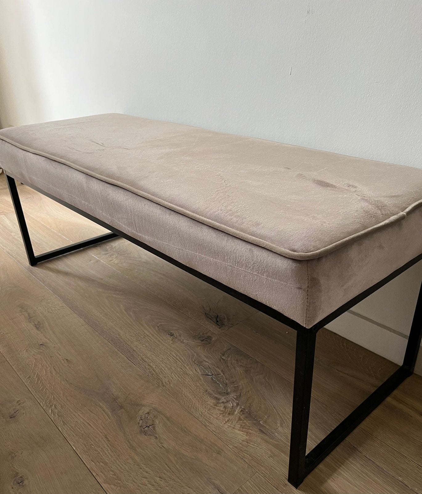 Taupe bankje, Huis en Inrichting, Banken | Voetenbanken en Poefen, Ophalen, Minder dan 50 cm, 125 cm of meer, Zo goed als nieuw
