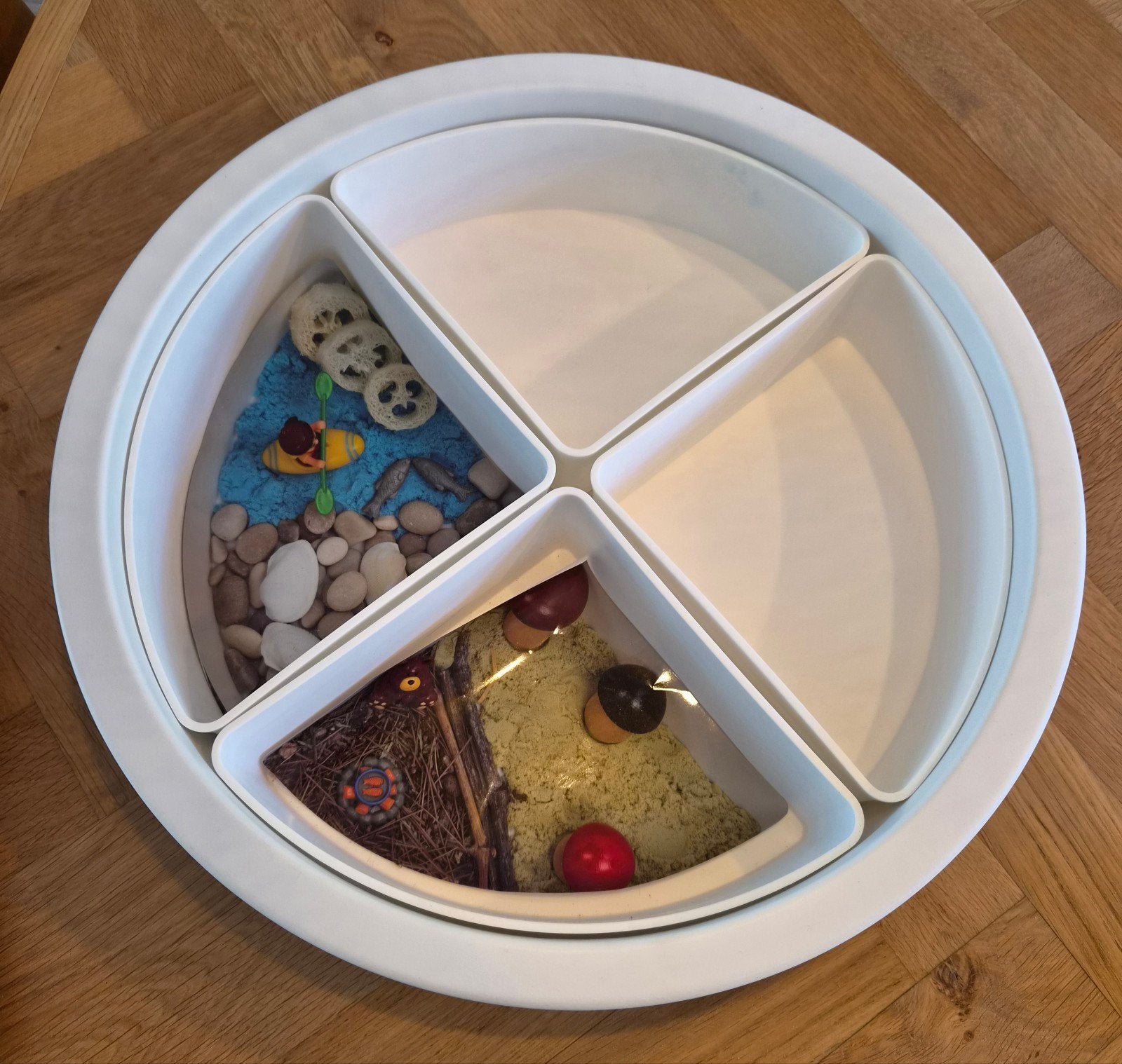 Ronde metalen speelbak met 4 kunststof verdeelbakjes, Ophalen, Zo goed als nieuw, Knutselen