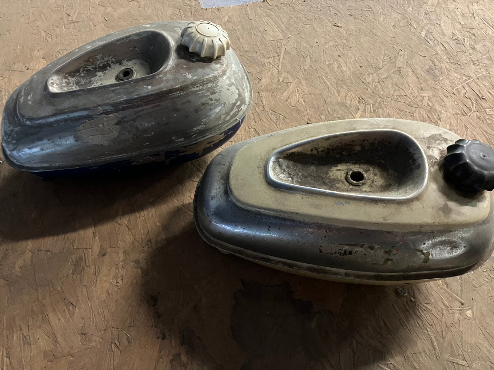 2x benzinetank Puch MV50, Ophalen, Zo goed als nieuw, Overige typen