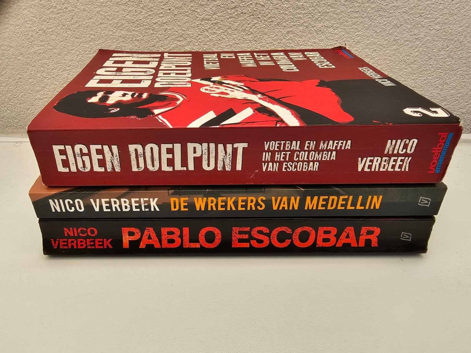 Nico Verbeek Boeken Eigen Doelpunt, Wrekers van Medellin, Es, Ophalen of Verzenden, Gelezen, Nico Verbeek
