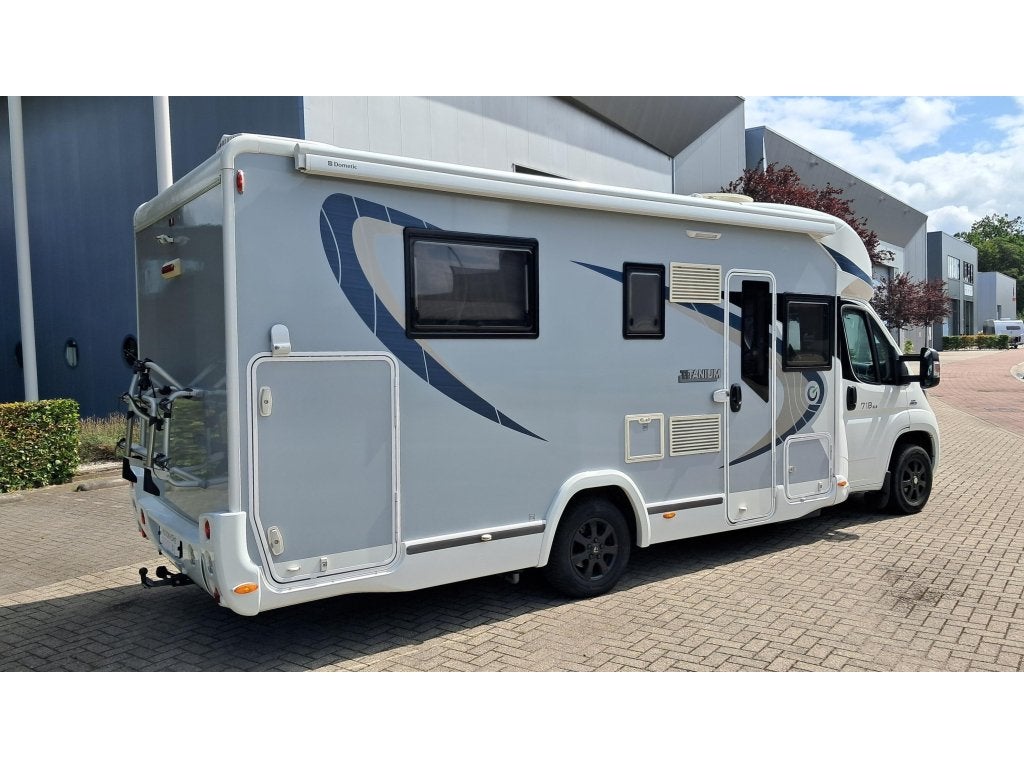 Chausson Titanium 718 XLB Queensbed / zonnepaneel / Airco 2x, Ringverwarming, Fiat, 6 tot 7 meter, L-zit
