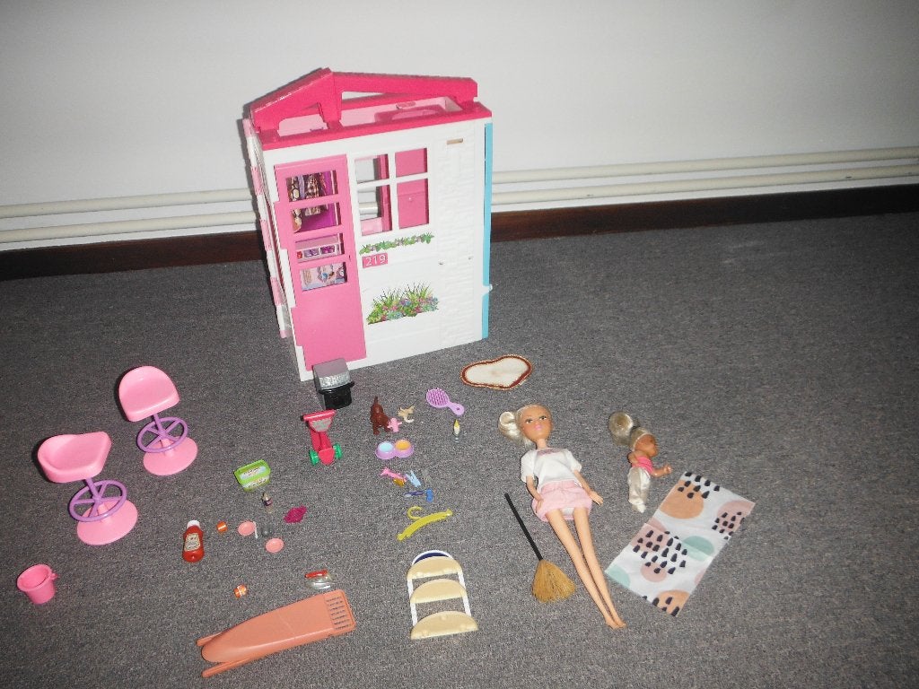 draagbaar barbiehuis met acc, Kinderen en Baby's, Speelgoed | Poppenhuizen, Ophalen, Zo goed als nieuw, Poppenhuis