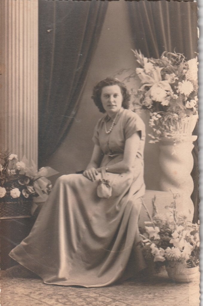 fotokaart   -  dame, Verzenden, Voor 1940, Zo goed als nieuw, Klederdracht