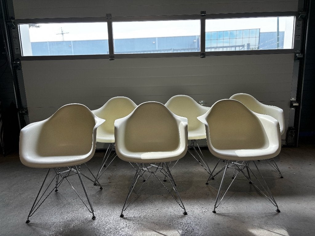 Set (6) eetkamerstoelen Vitra Eames, Gebruikt, Wit, Ophalen of Verzenden, Design, Retro, Vitra, Eames
