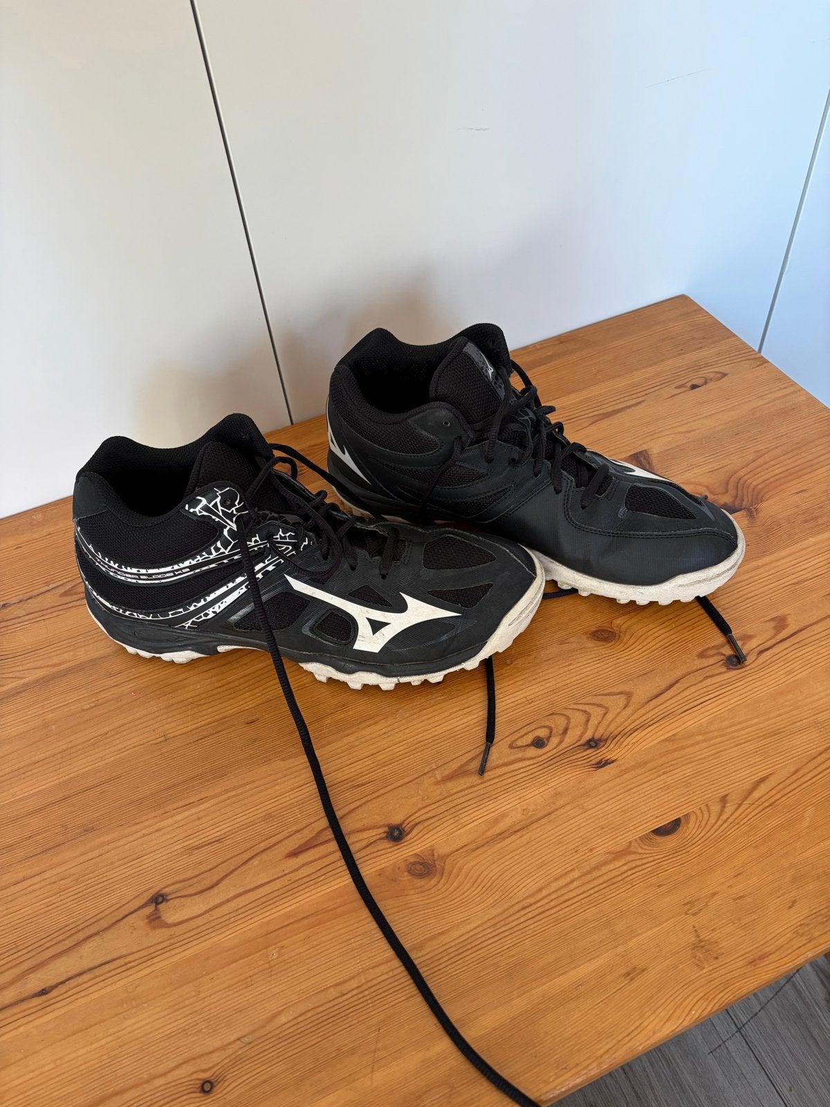 Mizuno sportschoenen maat 42.5, Zwart, Ophalen of Verzenden, Gedragen, Maat 42/44 (L)
