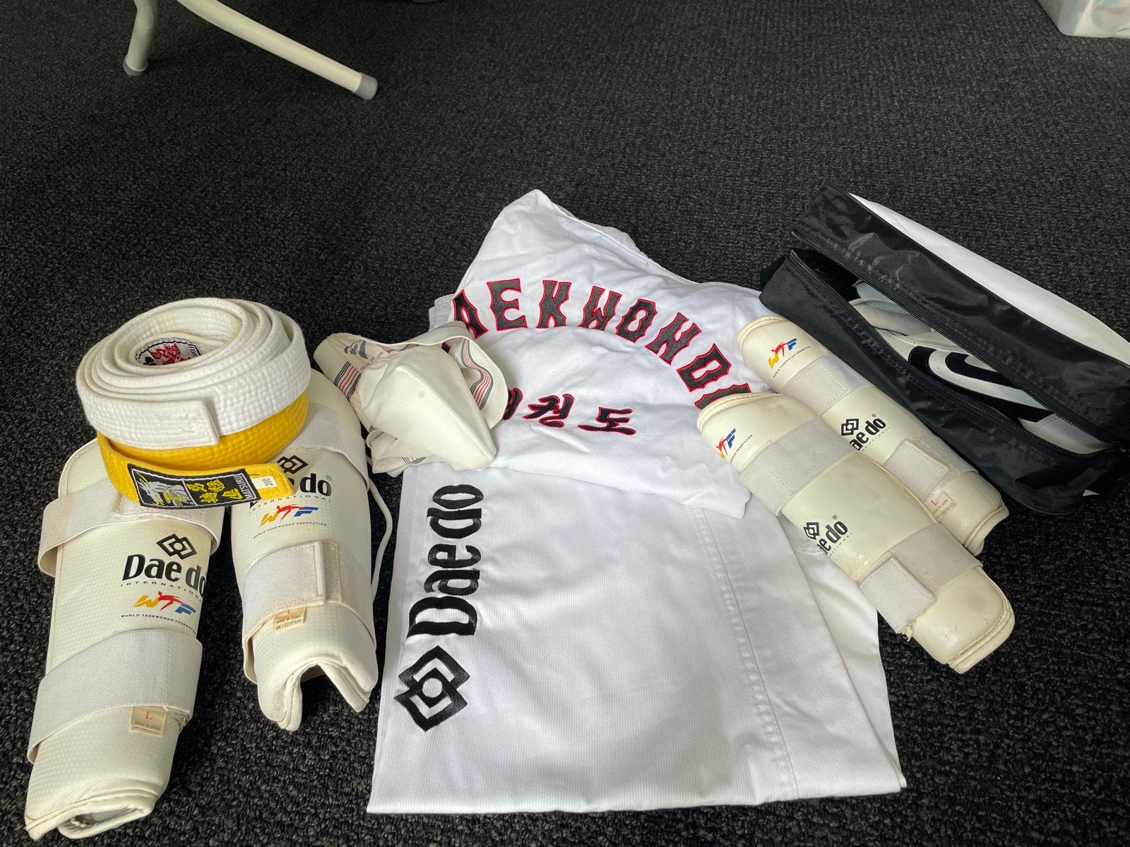 Taekwondo beschermers, kleding en tok, Sport en Fitness, Ophalen of Verzenden, Gebruikt, Taekwondo, Vechtsportbescherming