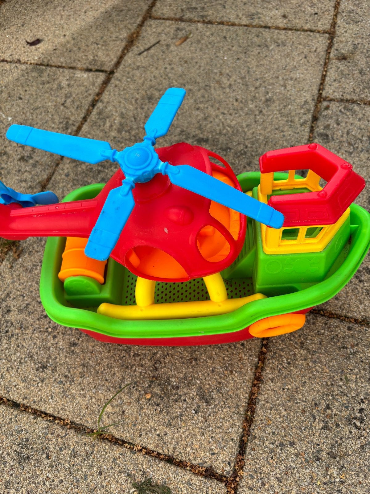 Speelgoedboot en helikopter voor zand en water, Ophalen, Gebruikt