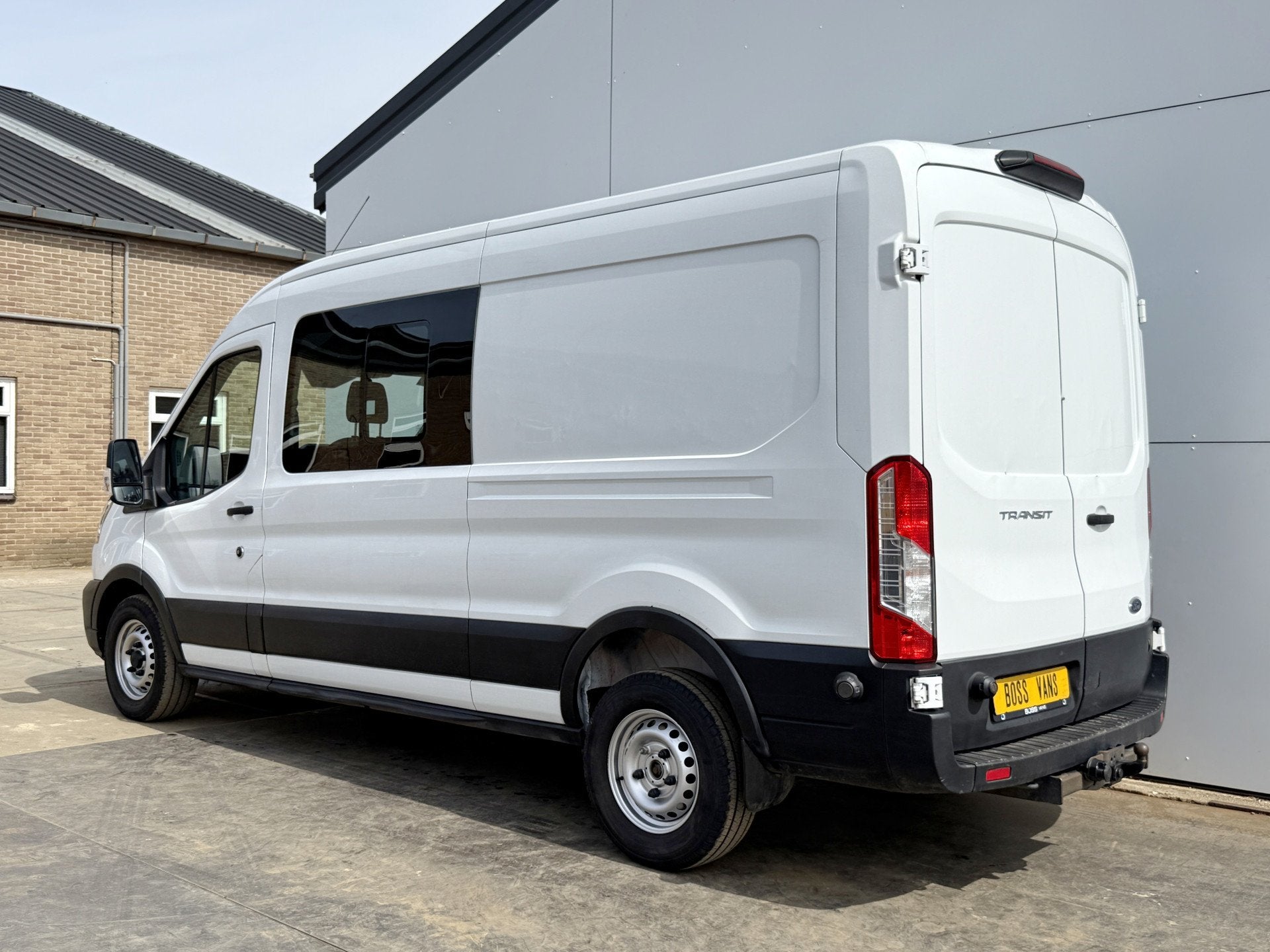 Ford Transit DC 2.0 TDCI L3H2 130PK 6- persoons Dubbele cabi, Zwart, 4 cilinders, 2212 kg, Wit