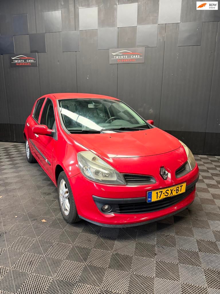Renault Clio 1.2-16V Team Spirit | Airco | Nieuwe APK |, Auto's, Renault, Voorwielaandrijving, Gebruikt, Zwart, 4 cilinders