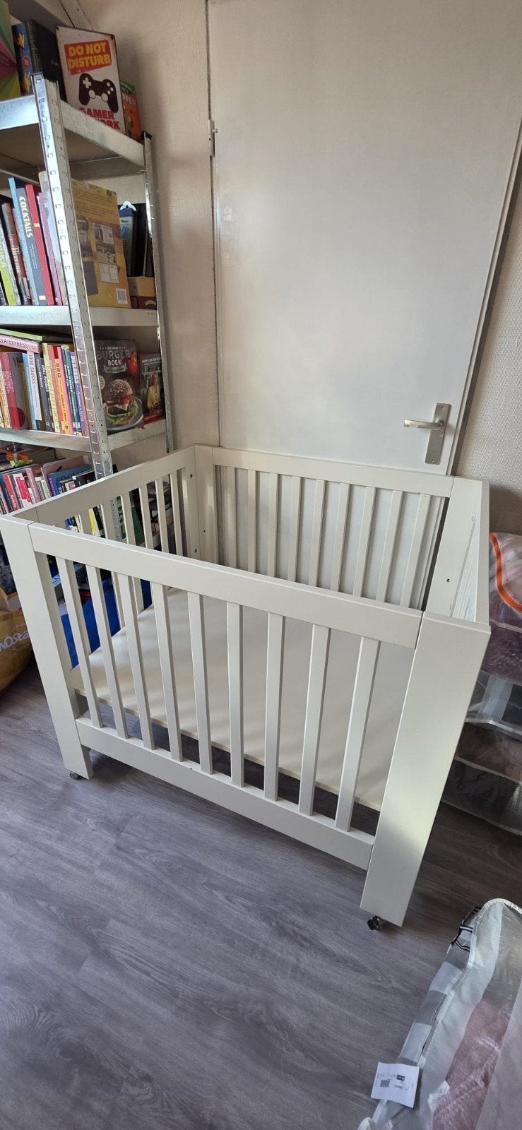 Kidsmill Chrystal/Alaska II Box met matras, Kinderen en Baby's, Ophalen, Zo goed als nieuw, Rechthoekig, Wieltjes