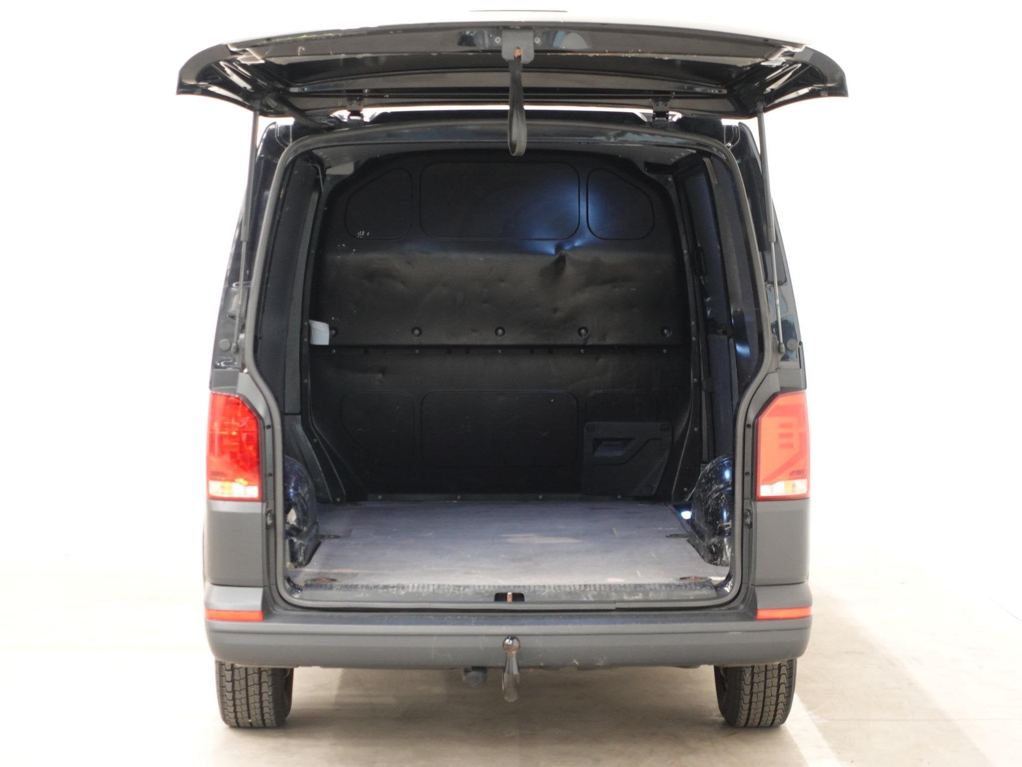 Volkswagen Transporter 110PK L1H1 Airco Cruise Control Trekh, Auto's, Bestelauto's, Voorwielaandrijving, Stof, Gebruikt, Zwart