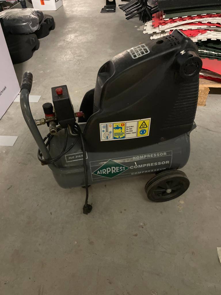 Compressor airpress werkend !, Doe-het-zelf en Verbouw, Compressors, Minder dan 25 liter, Ophalen, Gebruikt, Minder dan 200 liter/min