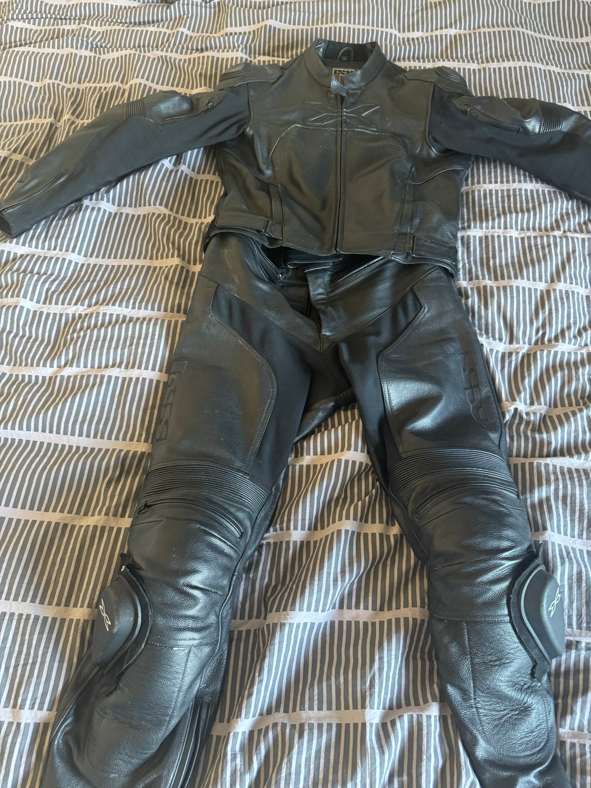 IXS zwart leren race combi (Jas en Broek) - Maat 110, Motoren, Ophalen of Verzenden, Tweedehands, Heren, Combipak