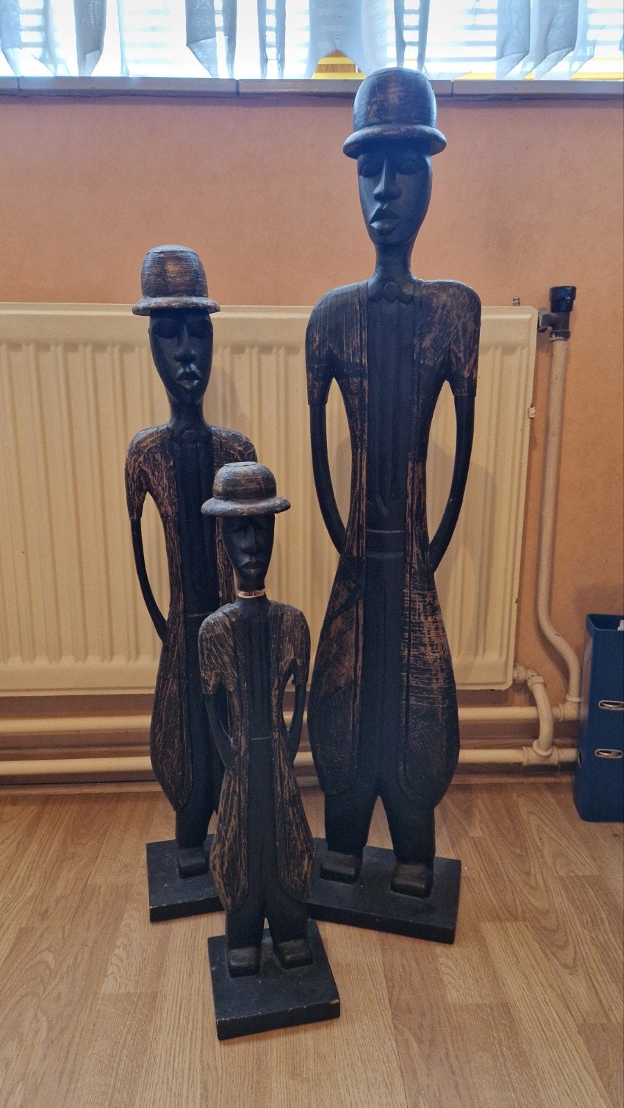 West-Afrikaanse houten beelden: man, vrouw en kind, Antiek en Kunst, Groep mensen, Ophalen of Verzenden, Handgemaakt, Beeld