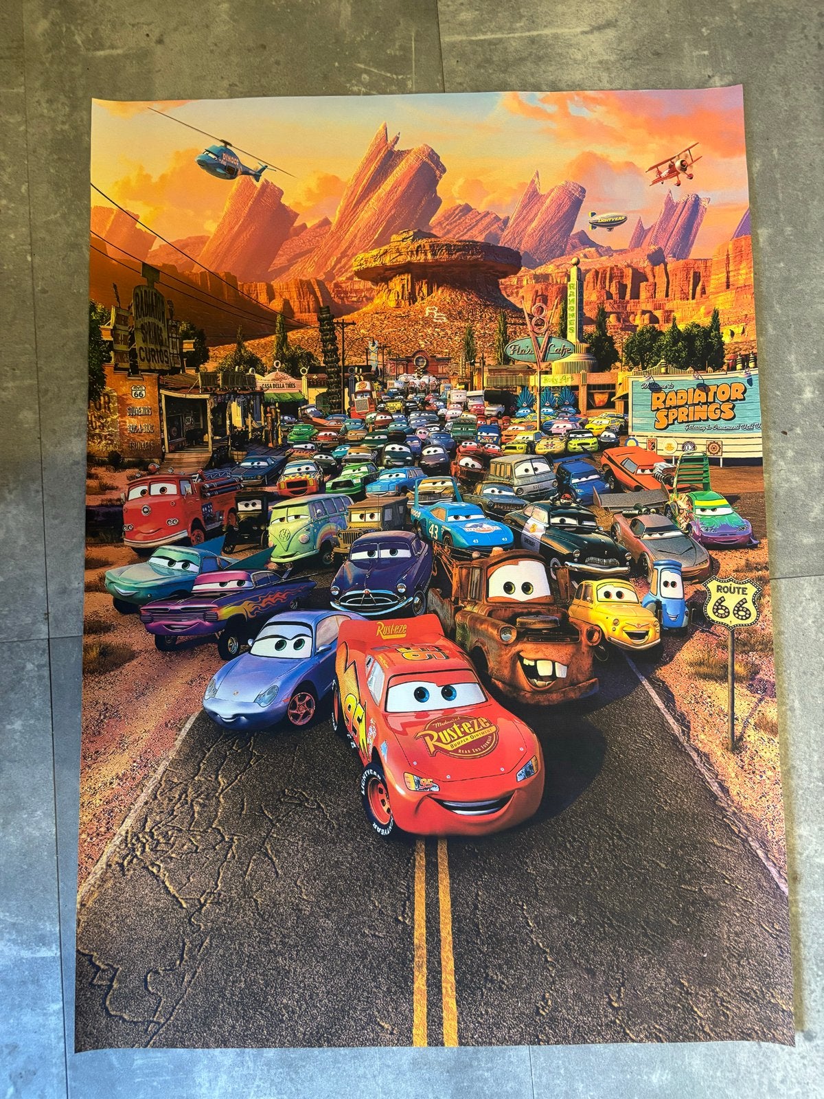 Cars Poster - Bliksem McQueen en vrienden, Verzamelen, Posters, Ophalen of Verzenden, A1 t/m A3, Film en Tv, Rechthoekig Staand