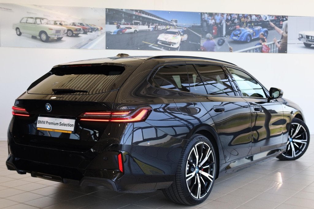 BMW i5 Touring eDrive40 | M Sportpakket Pro | Comfortstoelen, Automaat, Zwart, Met garantie (alle), 560 km