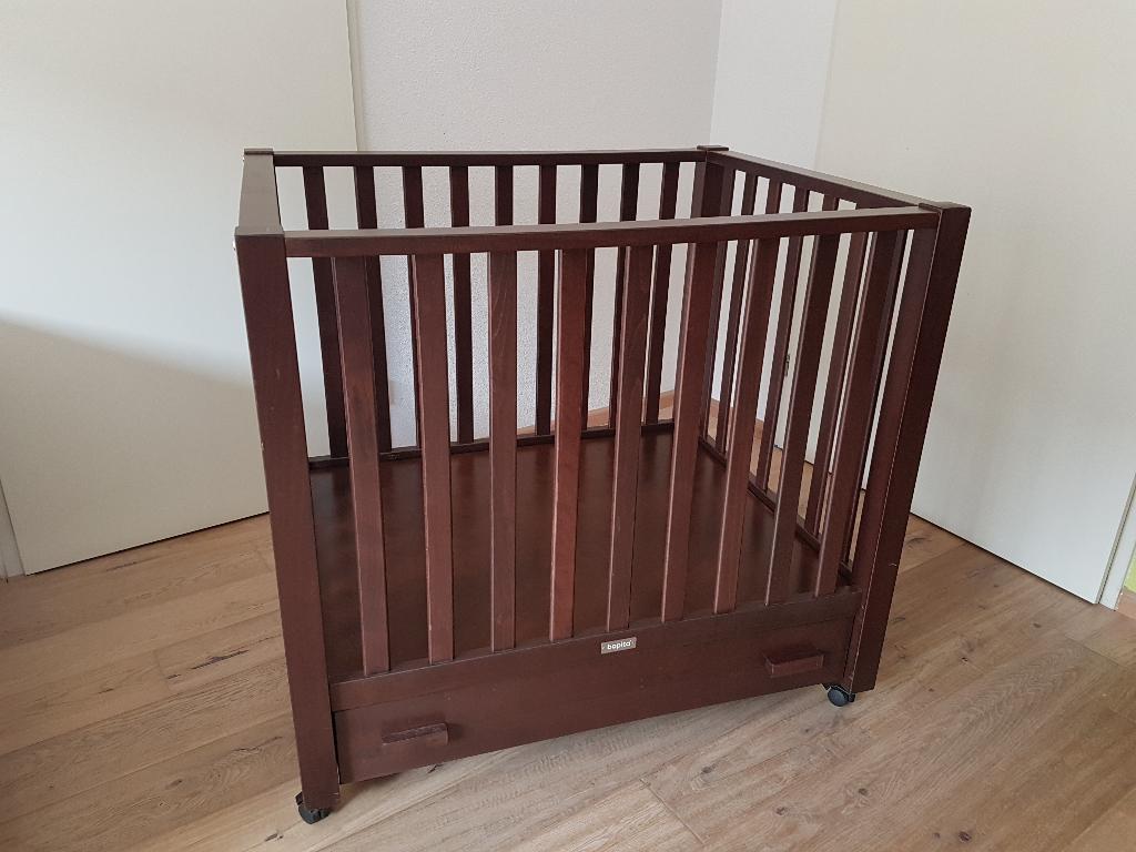 Bopita box retro look (koloniaal hout), Kinderen en Baby's, Boxen, Ophalen, Gebruikt, Vierkant, Wieltjes