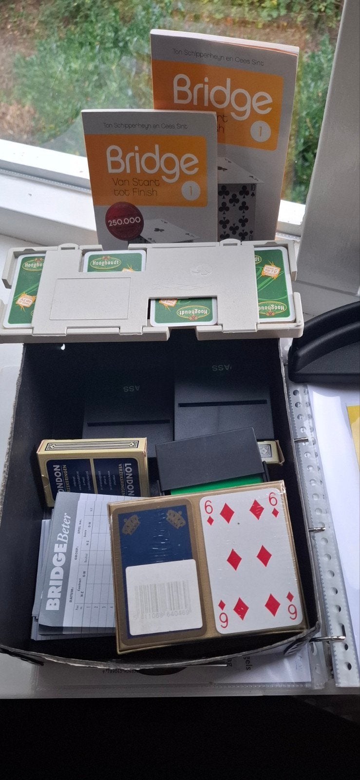 Bridge startpakket: kaarten, biedboxen, scoreblokken, boeken, Drie of vier spelers, Ophalen of Verzenden, Gebruikt, BridgeBeter, Alpha Bridge B.V.