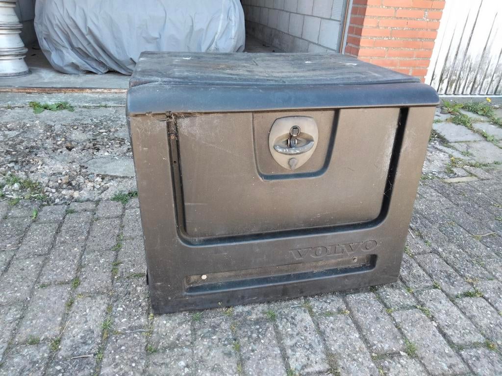 Volvo trailer kist - Gebruikte opbergkist voor aanhanger, Ophalen of Verzenden, Volvo