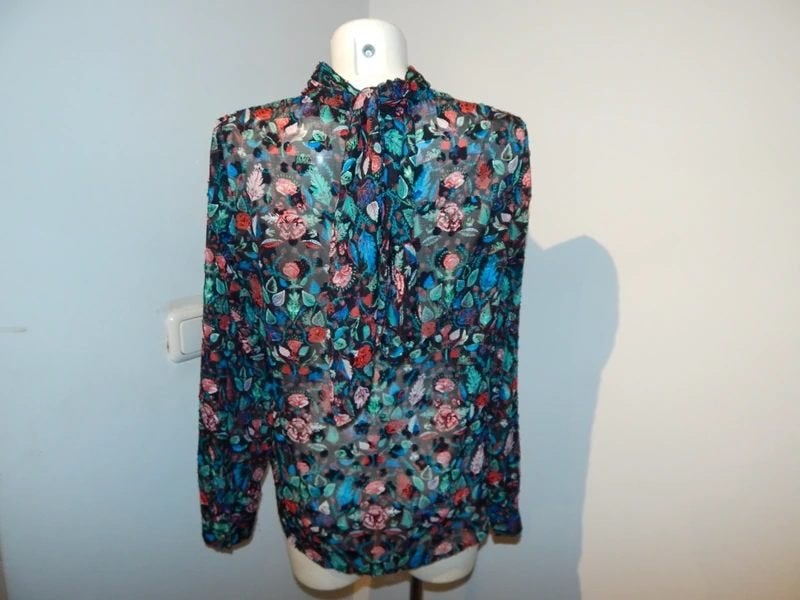 Essentiel Antwerp bonte bloemen top kol strik nek 40, Maat 38/40 (M), Zo goed als nieuw, Essentiel Antwerp, Lange mouw