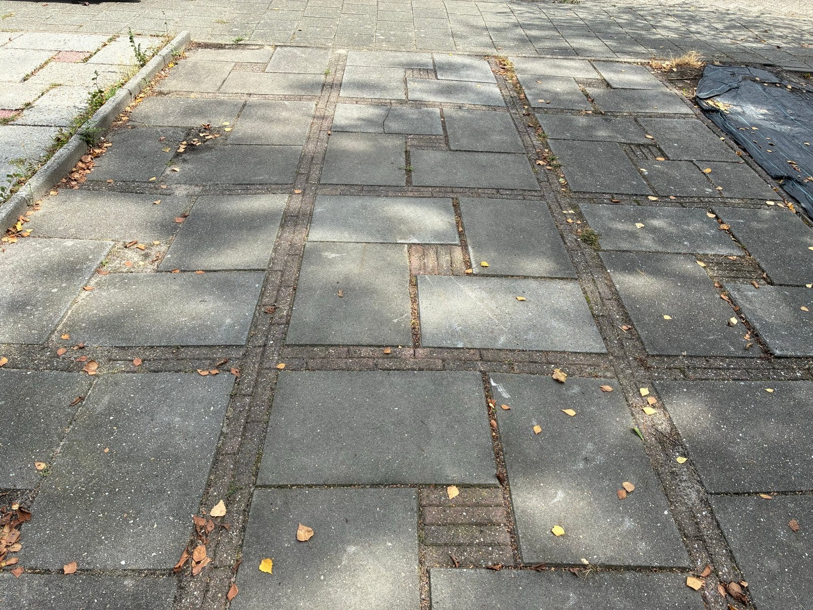Gratis af te halen: circa 30 m2 tuintegels (5-6 cm dik), Ophalen, 60 cm of meer, Gebruikt, 10 m² of meer