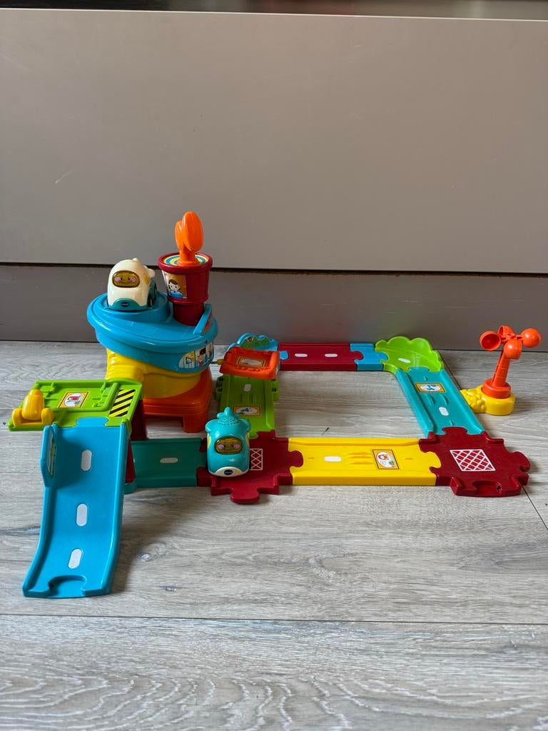 VTech Toet Toet Auto's Vliegveld met 2 Vliegtuigen, Ophalen of Verzenden, Gebruikt, 2 tot 4 jaar