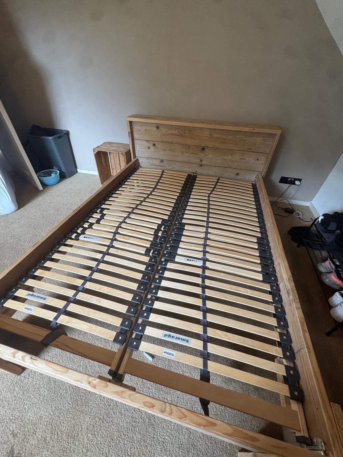 Houten tweepersoonsbed met lattenbodems 140 x 200, Ophalen, Gebruikt, Bruin, Rustiek