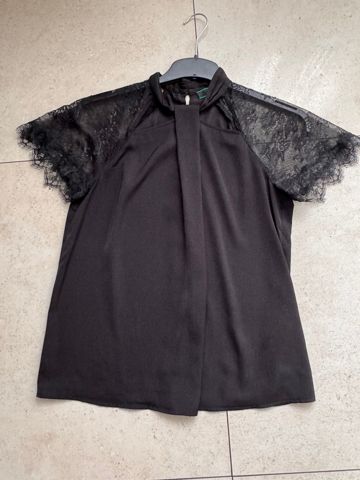 Guess shirt maat s als nieuw, Kleding | Dames, T-shirts, Maat 38/40 (M), Zwart, Ophalen of Verzenden, Zo goed als nieuw