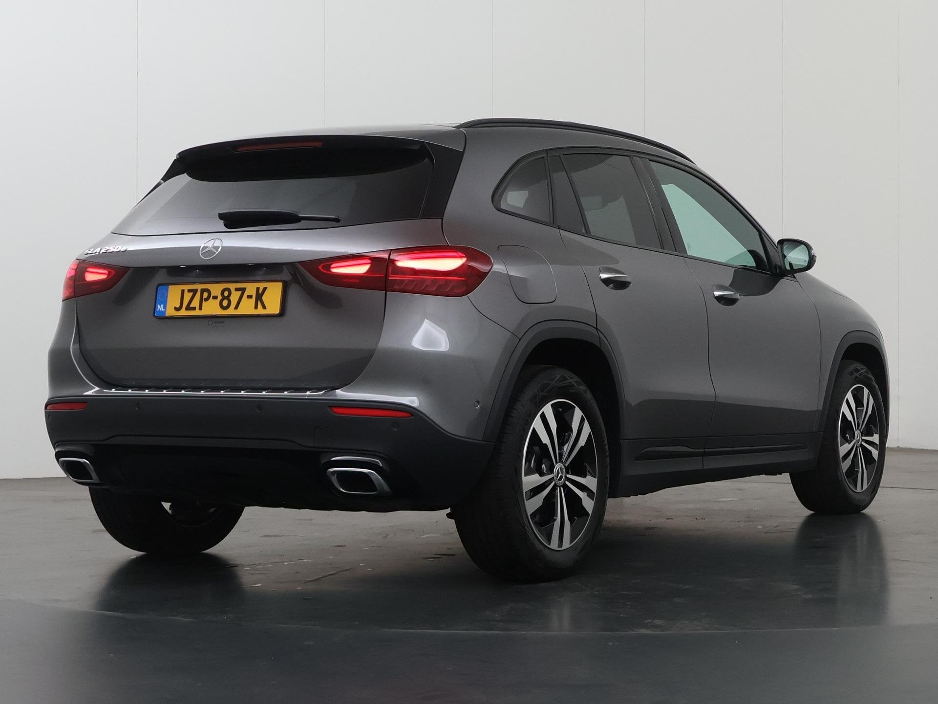 Mercedes-Benz GLA-klasse 250 e Luxury Line | Panoramadak | N, Auto's, Mercedes-Benz, 4 cilinders, 16 kWh, Leder en Stof, Automatische klimaatregeling