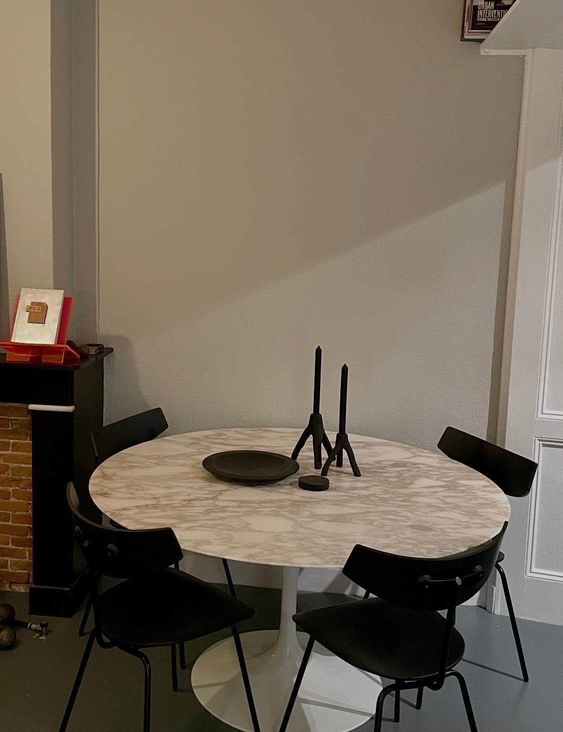 Knoll Studio Saarinen Tulip Eettafel - Arabescato Marmer, Ophalen, Overige materialen, Gebruikt, 100 tot 150 cm