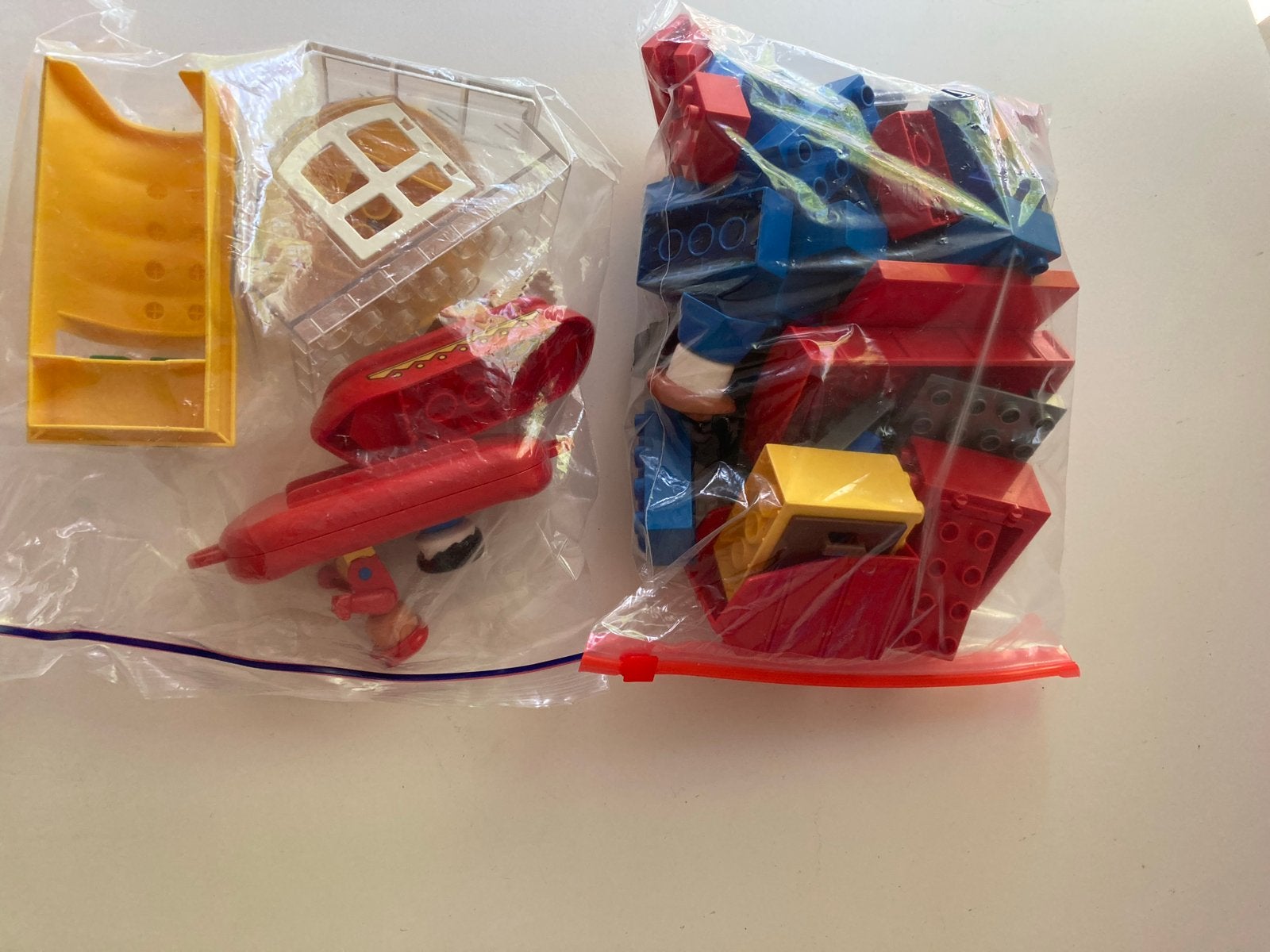 Duplo LEGO huisje, kano, bootje, 6 poppetjes, kat & blokken, Inclusief minifiguren, Gebruikt, Ophalen of Verzenden, Duplo