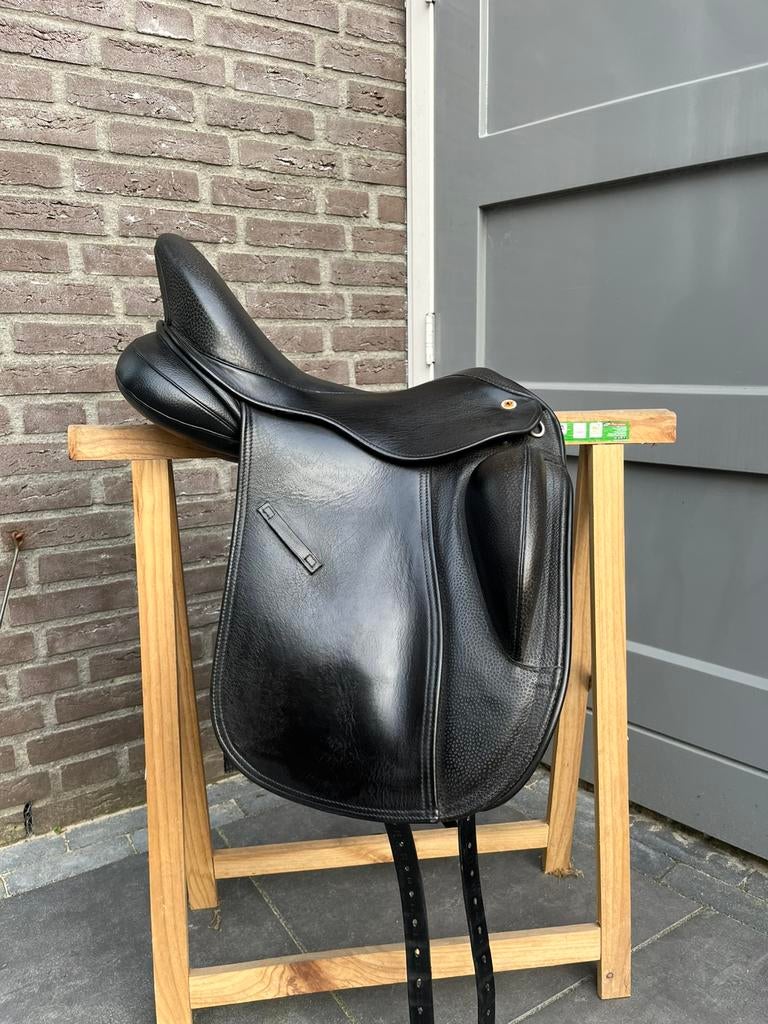 Vivary dressuurzadel 17,5 inch en knightrider springzadel, Ophalen of Verzenden, Dressuur