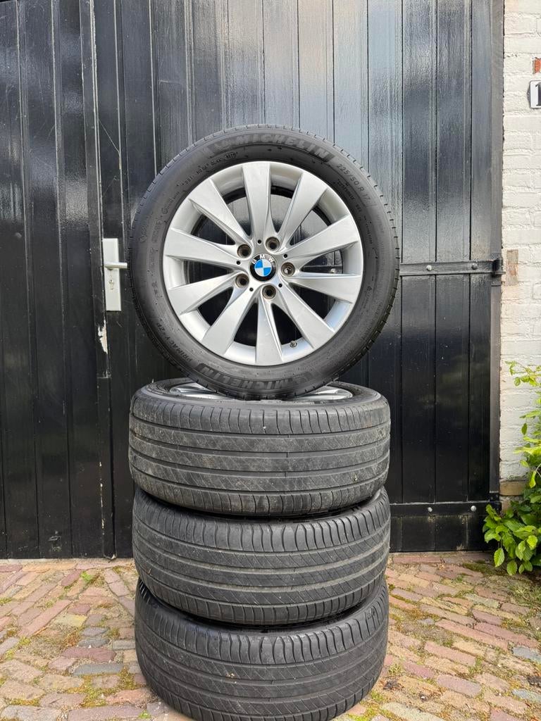 Originele BMW velgen met Michelin zomerbanden 225/50 R17, Ophalen, Banden en Velgen, 17 inch, Zomerbanden