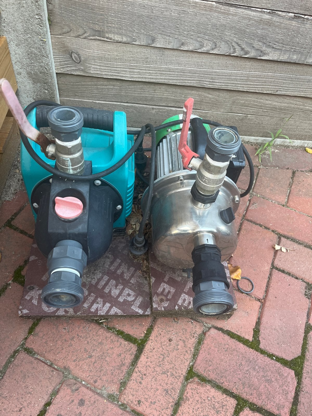 2 waterpompen - Husqvarna en onbekend merk, Tuin en Terras, Ophalen, Gebruikt, Elektrisch, Overige typen