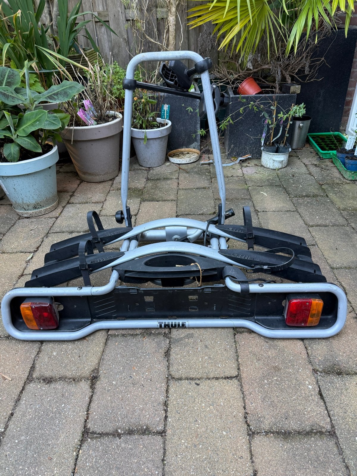 Thule kantelbare fietsendrager met sleutel en slot, Ophalen, Gebruikt