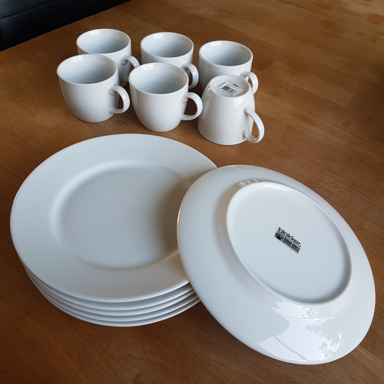 Blokker servies: 6 borden & 6 kopjes, wit, zo goed als nieuw, Huis en Inrichting, Ophalen of Verzenden, Zo goed als nieuw, Porselein