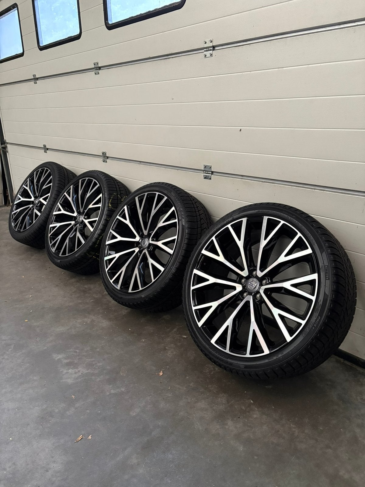 Volvo XC60 22 inch winterset DEMO velgen Pirelli 7,5 mm!