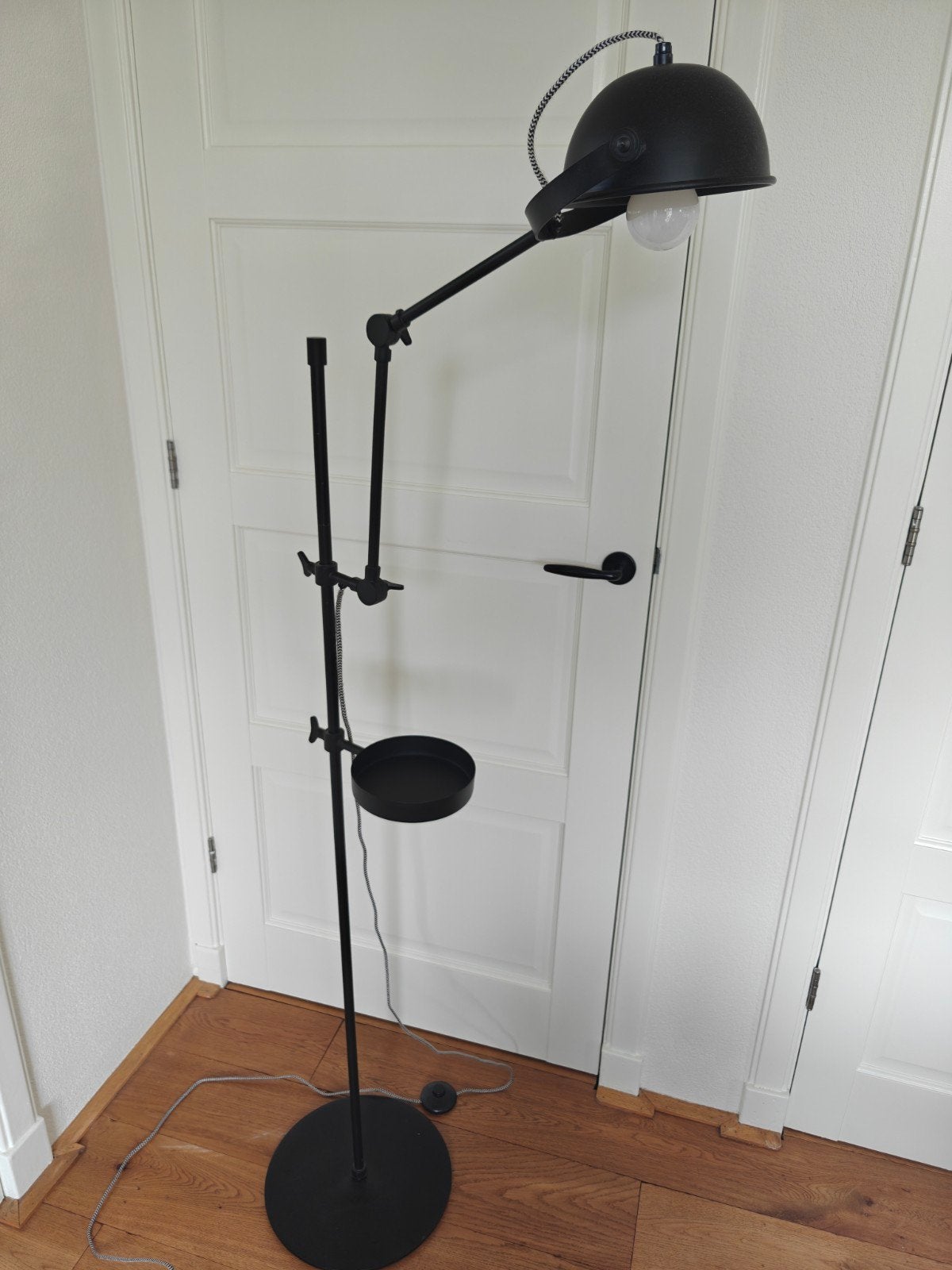 By Boo Vloerlamp Zwart Metaal, Huis en Inrichting, Ophalen, Gebruikt, Modern, industrieel, E27 (groot)