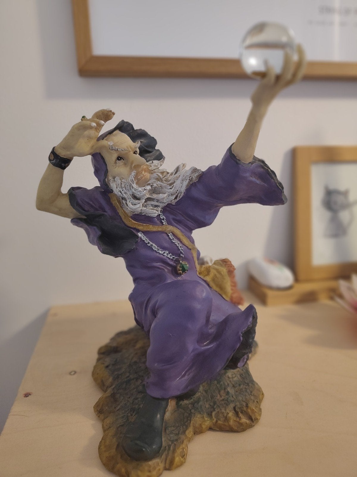 Grote goochelaar verzamelbeeldje 25 cm / met glazen bol / po, Ophalen of Verzenden, Zo goed als nieuw, Dier