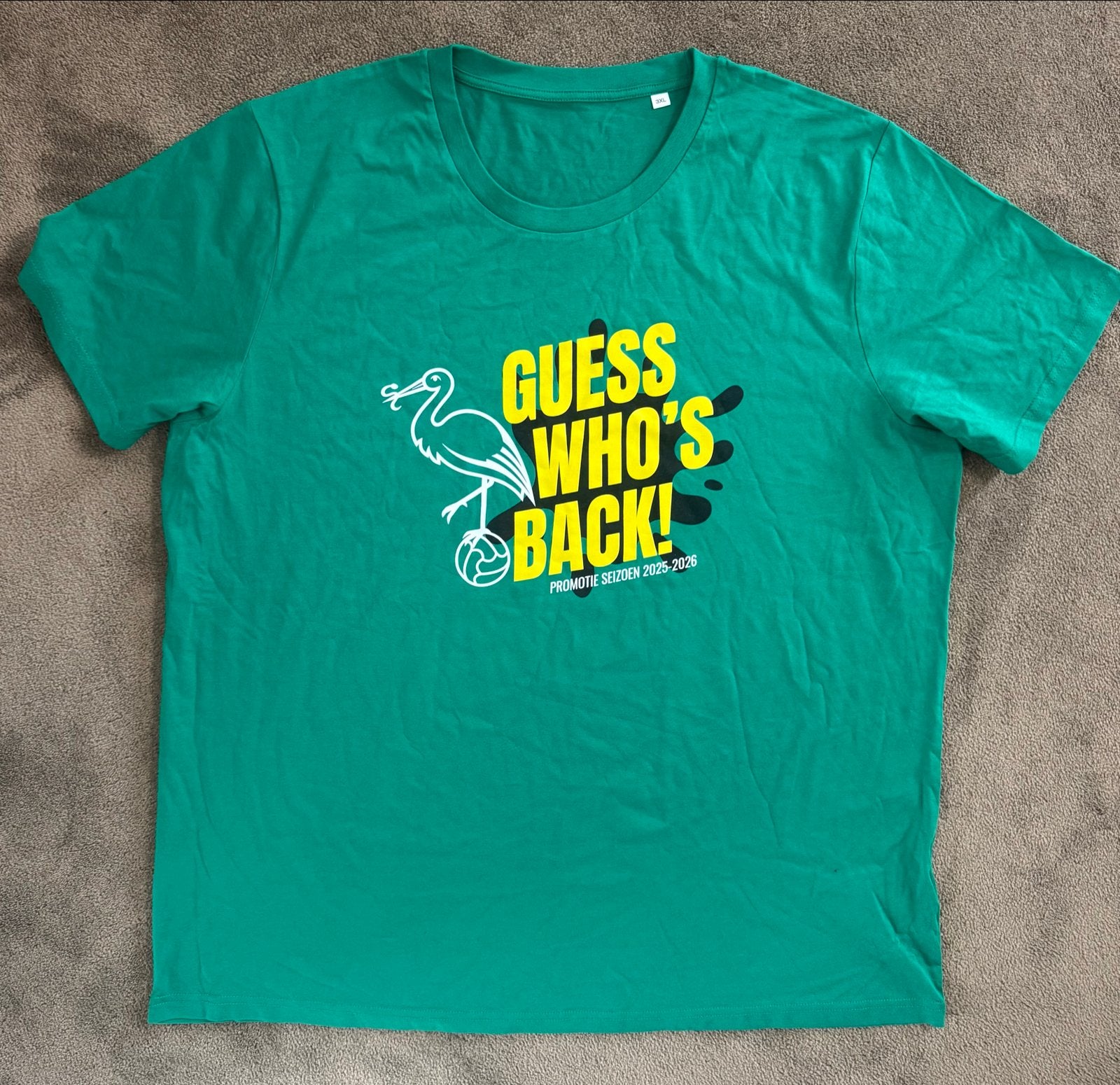 ADO Den Haag 'Guess Who's Back' shirt - Nieuw, Kleding | Heren, Ophalen of Verzenden, Nieuw, Maat 48/50 (M), Groen