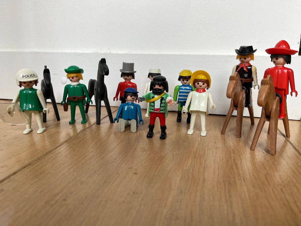 Playmobil 10 figuren en 4 paarden, Ophalen of Verzenden, Gebruikt